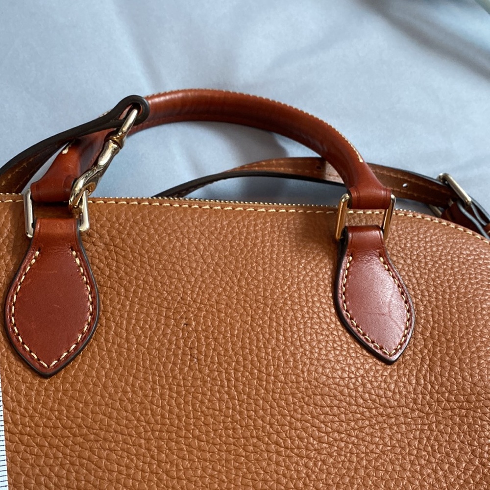 EUC Dooney and Bourke style R343 cognac/saddle brown satchel hand bag - Picture 3 of 13